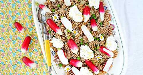Salade de pâtes, petits pois, radis, labneh (veggie)