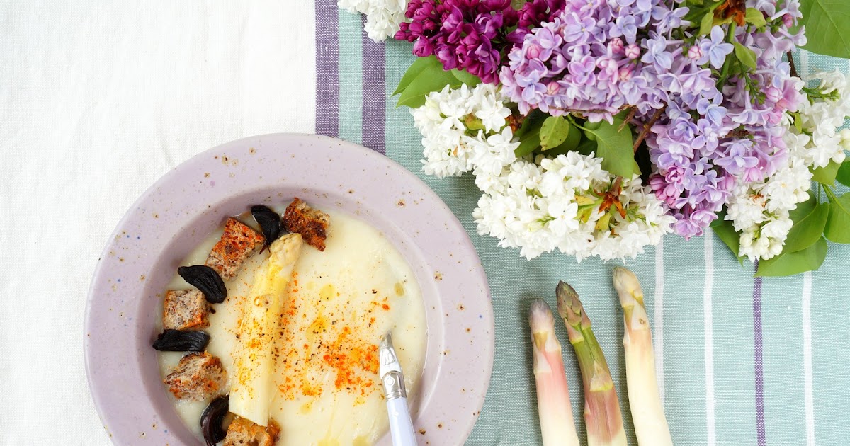 Velouté d'asperges blanches, croûtons, ail noir (soupe, Alsace, vegan)