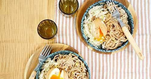 Nouilles udon, chou rave, sauce sésame, oeufs marinés (veggie)