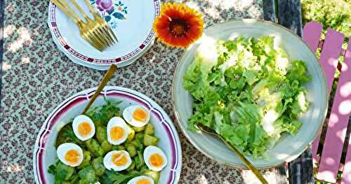 Salade de pommes de terre, persil, oeufs