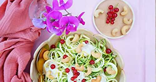 Tagliatelles de courgettes, sauce cajou-citron, groseilles (amap, vegan, sans gluten, cru)