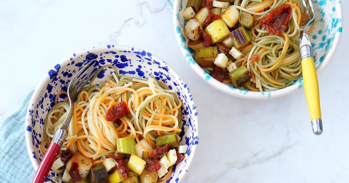Spaghetti, sauce poireaux, tomates séchées, tomme au poivre (pâtes, veggie)