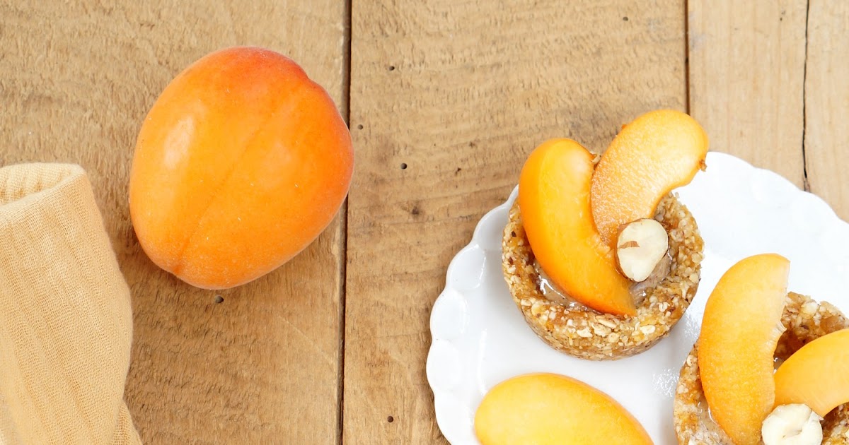 Mini tartelettes crues abricots et noisettes (goûter, dessert, cru, vegan, sans gluten)