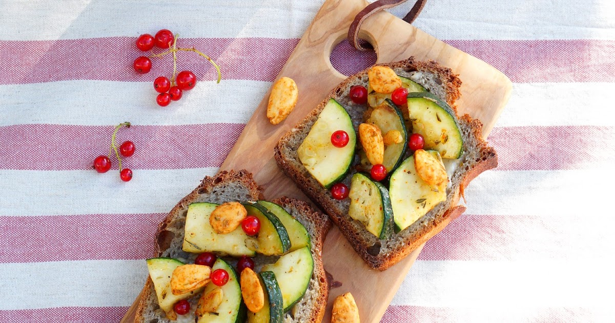 Tartines amandes, courgettes, piment, groseilles (tartines, vegan, amap)
