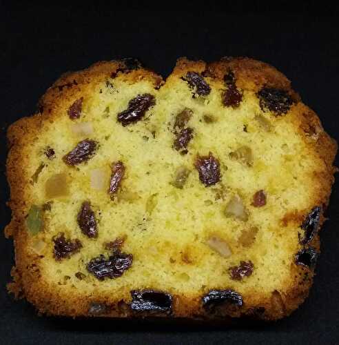Cake aux fruits confits et raisins secs