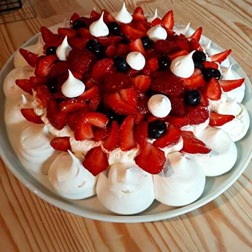 Pavlova aux fruits rouges