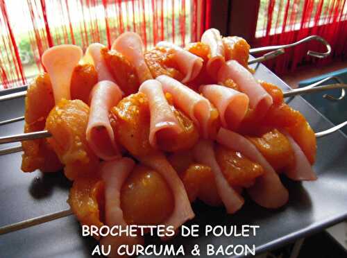 BROCHETTES DE POULET AU CURCUMA & BACON