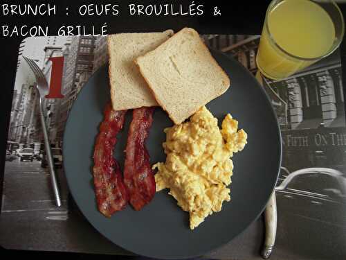 BRUNCH : OEUFS BROUILLÉS & BACON GRILLÉ