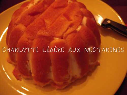 CHARLOTTE LÉGÈRE AUX NECTARINES