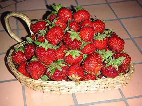 GELEE AUX FRAISES ET AUX GROSEILLES ROUGES