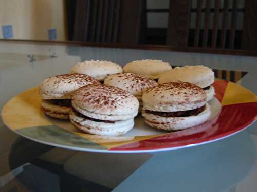 MACARONS (MERINGUE FRANÇAISE) ET GANACHE COCO