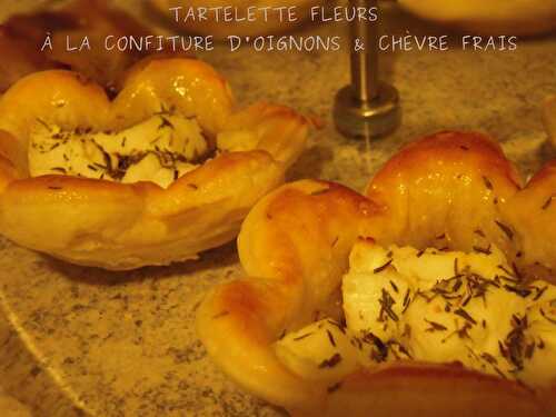 TARTELETTES FLEURS À LA CONFITURE D'OIGNONS AUX AGRUMES & CHÈVRE FRAIS