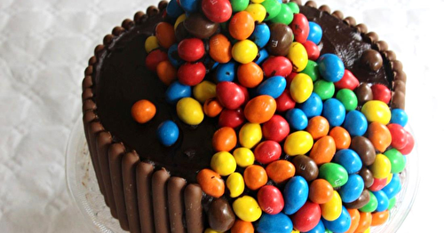 Décor gâteau : Gravity cake M&M's