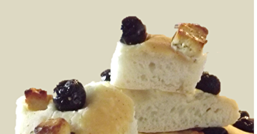 Foccacia olives noires, féta et basilic