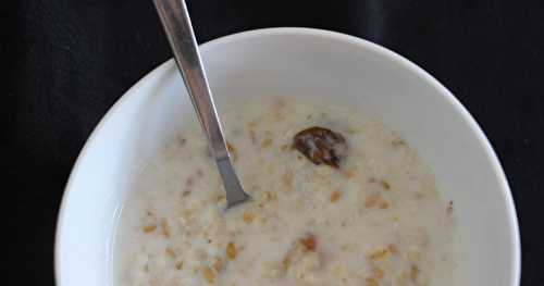 Porridge raisins secs, abricots secs et graine de lin doré