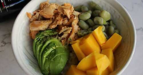 Buddha bowl gourmand : saumon, mangue et avocat en harmonie