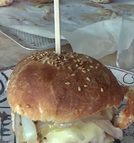 Pains à burger maison moelleux à la machine à pain : la recette facile