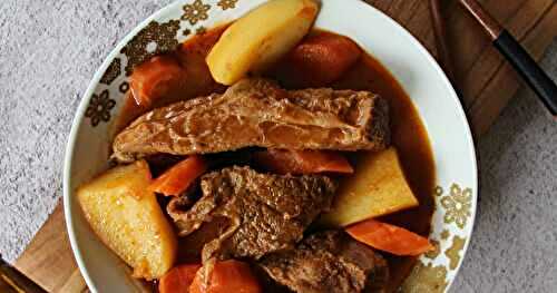 Plat de côte mijoté à la bière : une recette conviviale et réconfortante