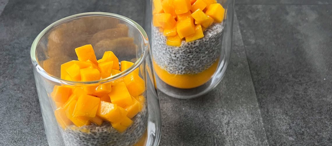 Pudding graines de chia, lait de coco et mangue