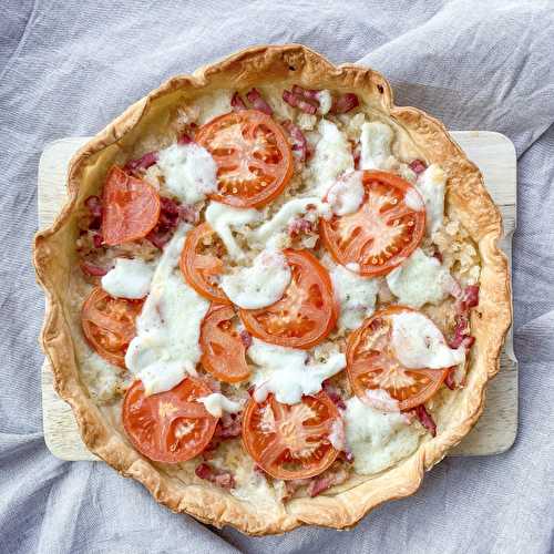 Tarte oignons, tomates, lardons et mozzarella