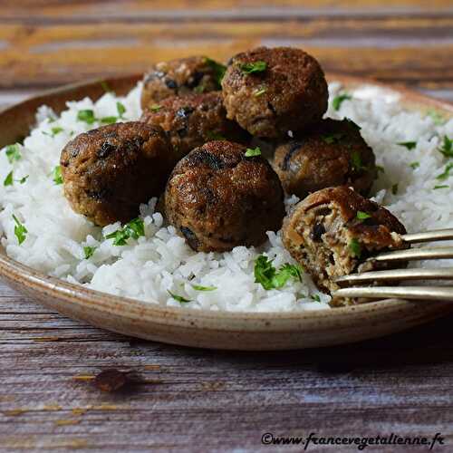 Riz garni aux boulettes (végétarien, vegan)