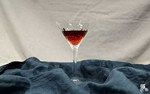 Cocktail Parisian (Gin, Vermouth, Crème de Cassis)
