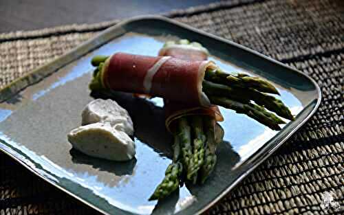 Asperges roulées au jambon cru et chèvre frais