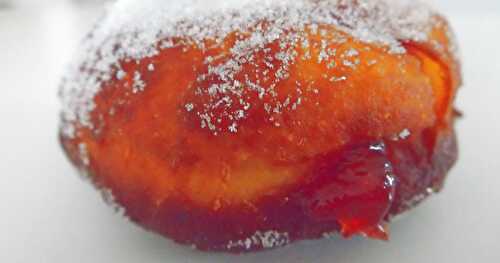 Beignet à la confiture de fraise