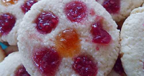 Biscuits à l'amande et à la confiture