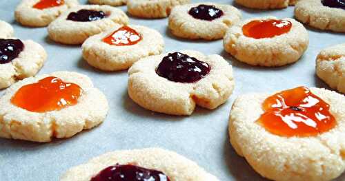 Biscuits à la semoule de maïs et à la confiture