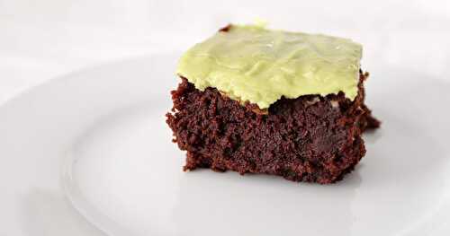 Brownie à la purée d'amande et glaçage au thé vert