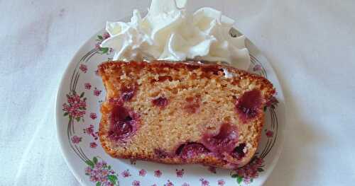 CAKE AUX FRAMBOISES ET AUX FRAISES TAGADA