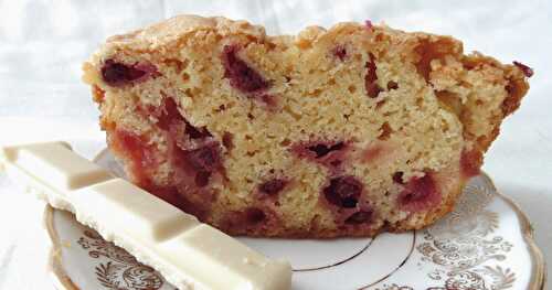 Cake aux groseilles et au chocolat blanc