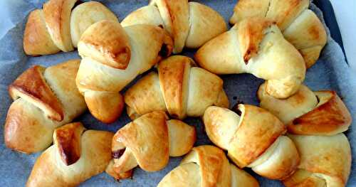 Croissants briochés au yaourt fourrés au chocolat