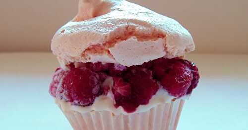 Cupcakes en meringue rose aux framboises