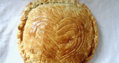 Galette à la crème d'amande, au marron et aux madeleines