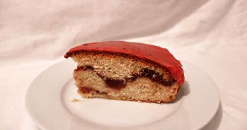 Gâteau à la banane et à la confiture de fraise