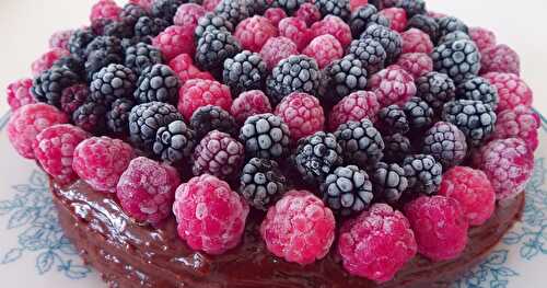 Gateau au chocolat et fruits rouges