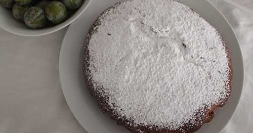 Gâteau au lait concentré et aux Reines Claude