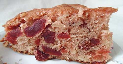 Gateau aux amandes et aux fraises séchées