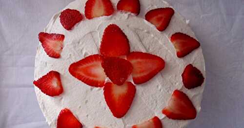 Gâteau aux fraises et à la crème chantilly (sans beurre sans sucre)