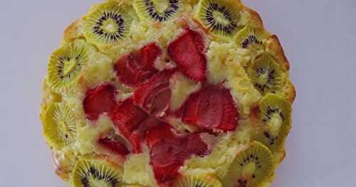 Gateau aux fraises et kiwis