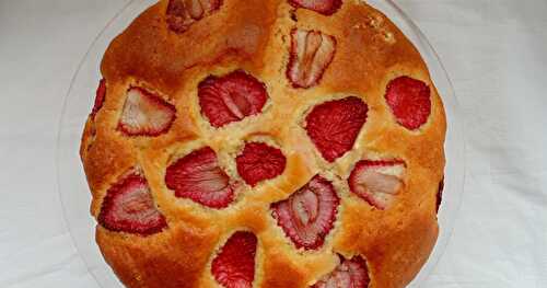 Gâteau aux yaourts 0% et aux fraises "spécial mange-graisses"