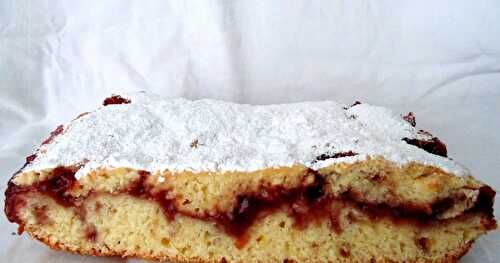 Gâteau fourré à la compote de fraise