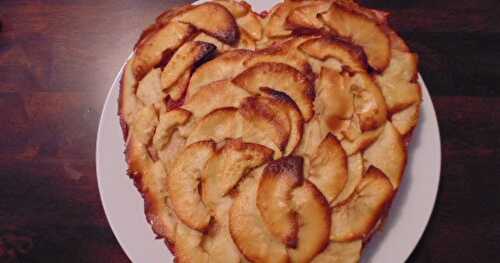 Gâteau invisible pommes, framboises et pralines roses