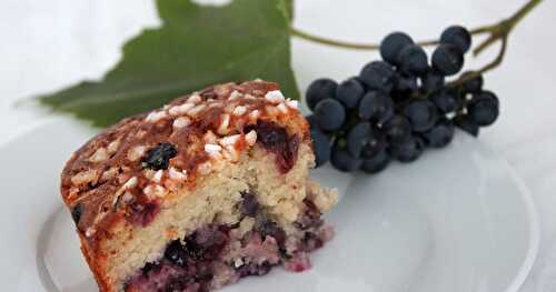 Gâteau moelleux à l'huile d'olive, au muscat et aux raisins