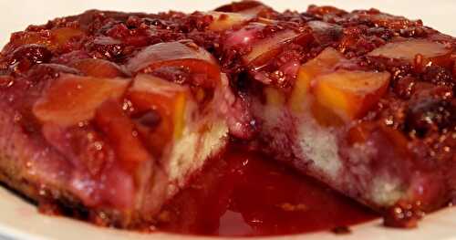 Gâteau pudding aux framboises et aux prunes