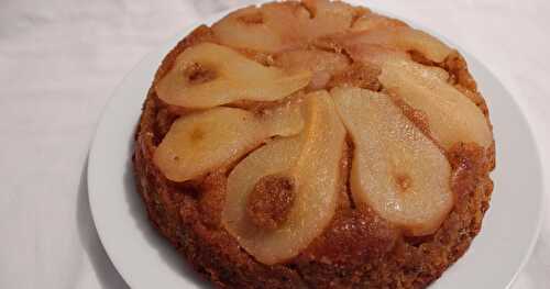 Gâteau renversé aux poires, au caramel et à la noisette