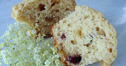 Muffins aux canneberges, à la rhubarbe et aux fleurs de sureau