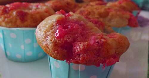 Muffins aux pêches blanches et aux pralines roses